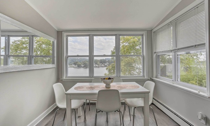Hopatcong House | Lakeview Cozy Home - 2-Bedroom Cottage in Hopatcong, NJ