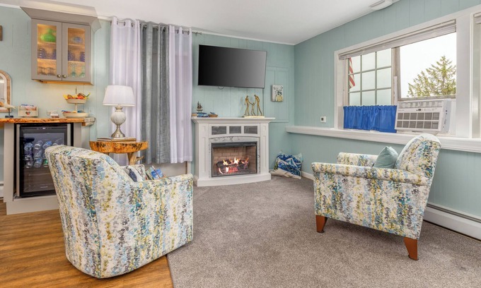 Escanaba Apartment | Lakeview Lodge