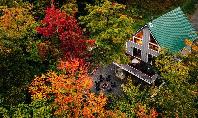 Green Mountains Cabin | Lakeview☀️Near Stowe🥾4 Bedroom👨‍👩‍👧‍👦Hot Tub🥂Mountain View🏔Canoe🛶Game Room🎱Swimming🏊‍♀️