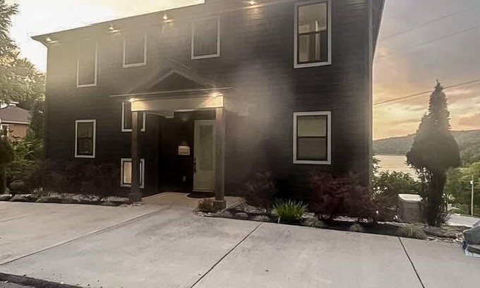 Silver Point House | LAKEVIEW OASIS at floating mill park on center hill lake