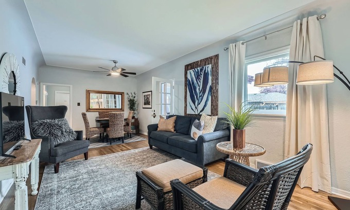 Edgewater House | Lakewood Gem Near Red Rocks, Parks & More