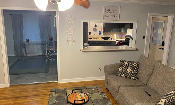 North Little Rock House | Lakewood Hideaway