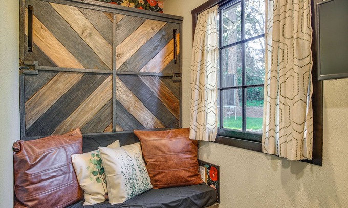 Tillicum Apartment | Lakewood Vacation Rental - Walk to American Lake!