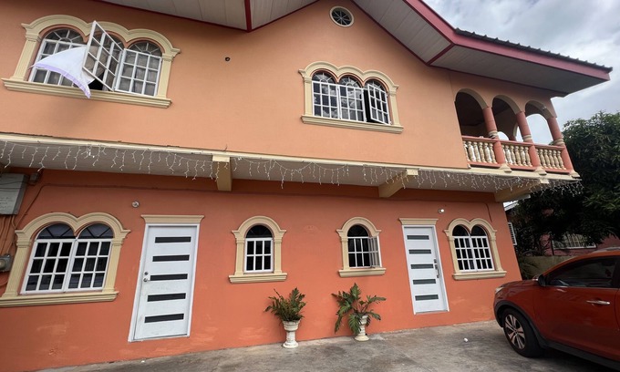 San Juan House | Lallo’s cozy little home …grocery one min away 15 mins from Port of Spain