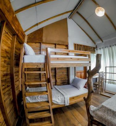 Kumbalwela Bed & Breakfast | LAMIACEAE WOOD CABIN