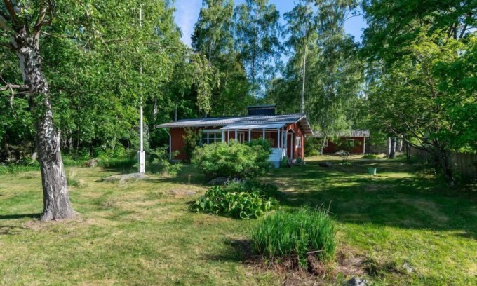 Pori House | Lampaluodon punainen tupa by Interhome
