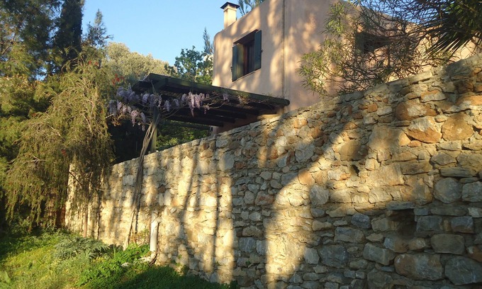 Faistos House | Landhaus Achladia charms with garden, sea view, peace and sunsets