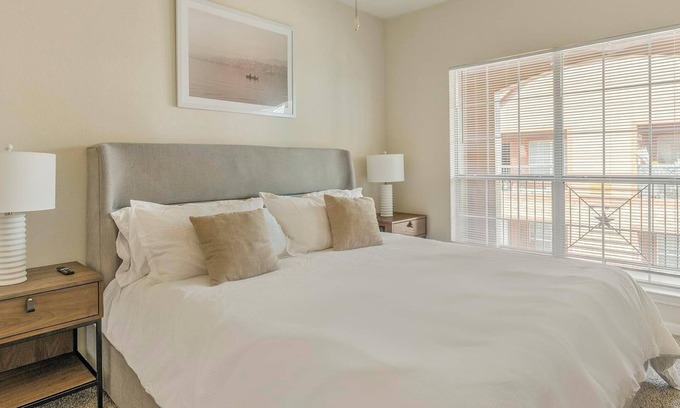 Southbelt/Ellington Apartment | Landing | Amazing 1BD, Clubhouse, Pool