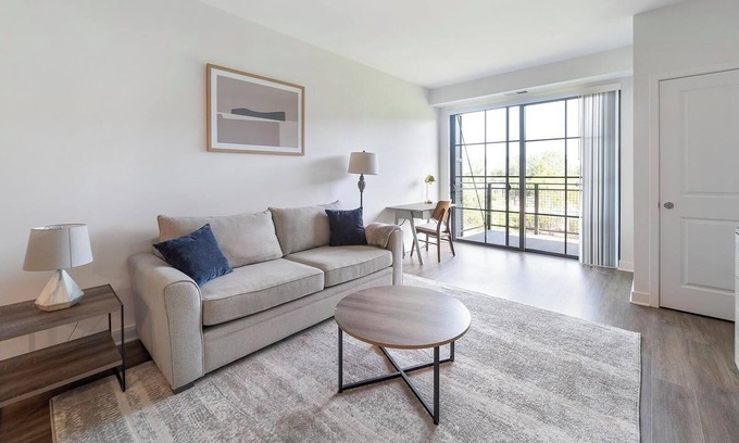 Schaumburg Apartment | Landing | Amazing 1BD, Clubhouse, Pool