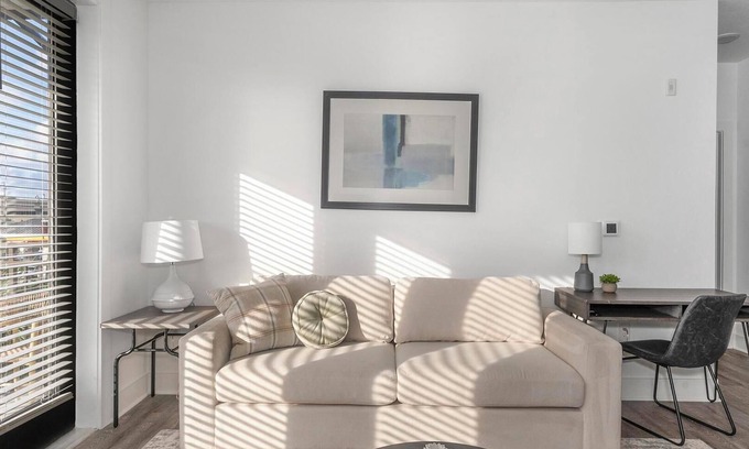 San Marco Apartment | Landing | Amazing 2BD, Pool, Gym