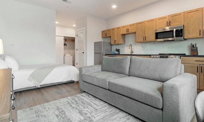 Kensington Apartment | Landing | Amazing Studio, Rooftop Lounge