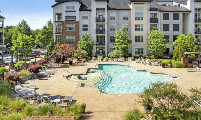 Paw Creek Apartment | Landing at Celsius - 1 Bedroom in Wedgewood