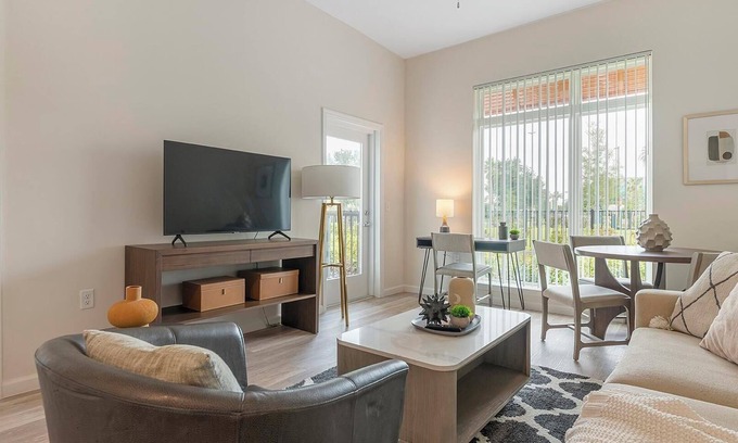 Florida Center Apartment | Landing at Deseo Grande - 2 Bedrooms in Southwe.