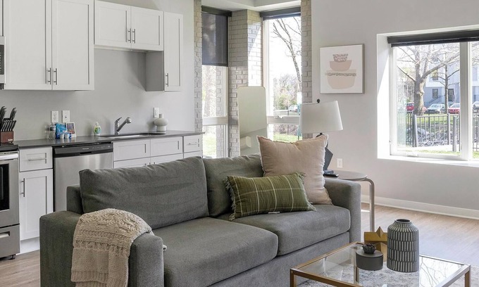 Nashville Apartment | Landing at Fifty Forty Flats - 1 Bedroom in Len.