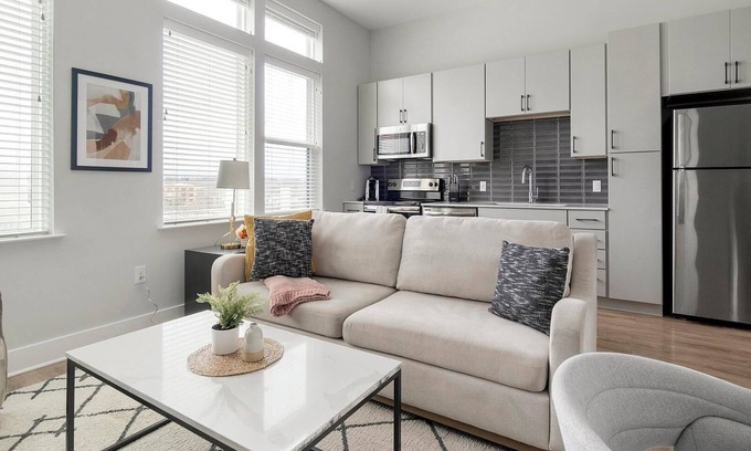 Downtown Apartment | Landing at Foster on the Park - Studio in Downtown