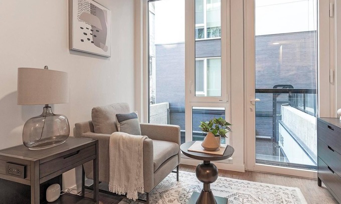 Mann Apartment | Landing at Madrone - 1 Bedroom in Central District