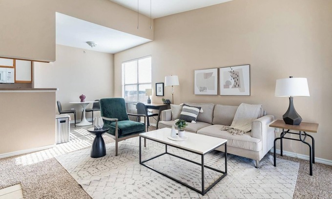 Fort Worth Apartment | Landing at Oxford at Lake Worth - 1 Bedroom in .