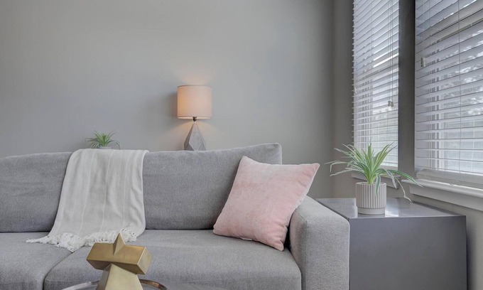 Terrell Heights Apartment | Landing at Republic At Alamo Heights - 2 Bedroo.