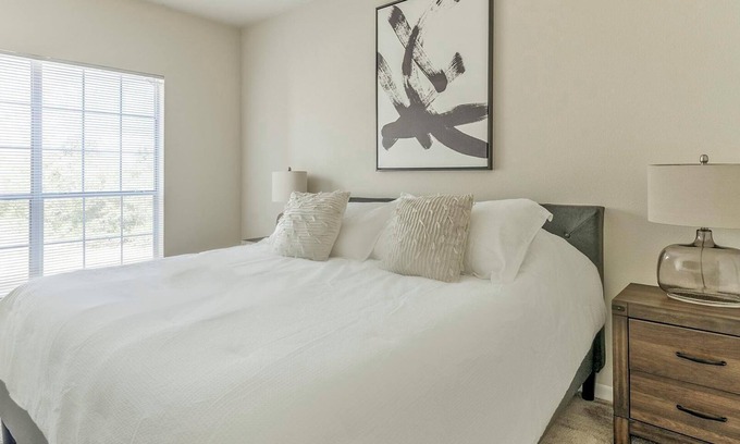 Southbelt/Ellington Apartment | Landing at Settlers Ranch - 1 Bedroom in South .