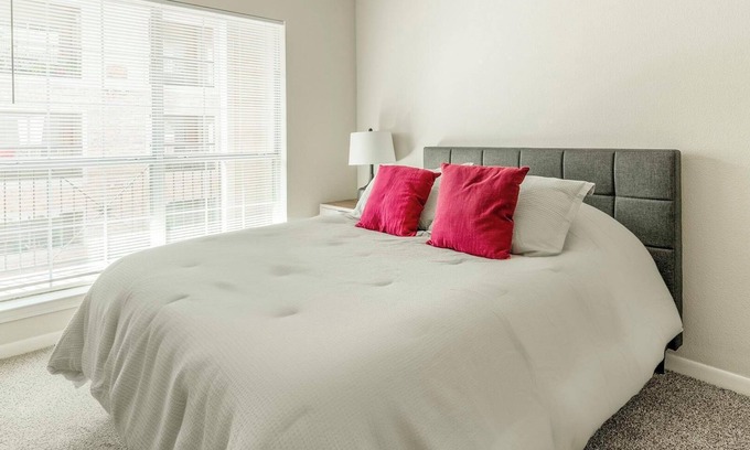 Southbelt/Ellington Apartment | Landing at Settlers Ranch - 1 Bedroom in South .