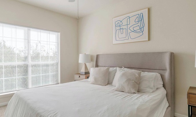 Southbelt/Ellington Apartment | Landing at Settlers Ranch - 1 Bedroom in South .