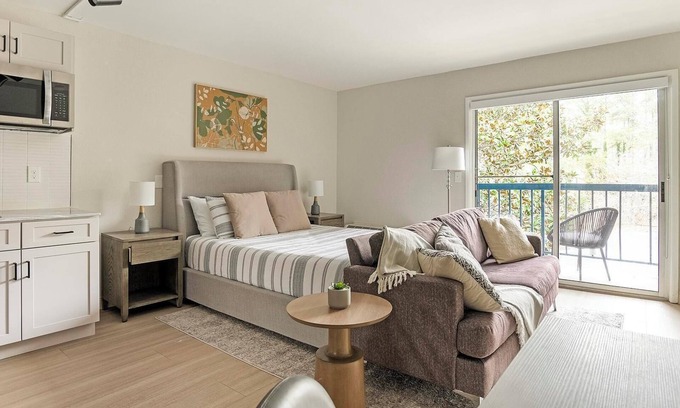 Northeast Raleigh Apartment | Landing at The Harrison - Studio in Northeast R.
