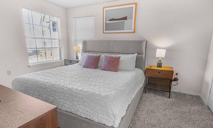 Greenwich Apartment | Landing at The Remington Apartments - 1 Bedroom in Downtown Wichita