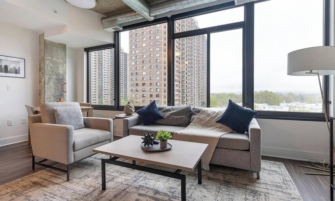 Baileys Crossroads Apartment | Landing at Three Collective - 1 Bedroom in Fall.
