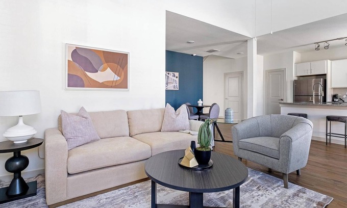 Waller Apartment | Landing | Beautiful 3BD, Pool, Gym