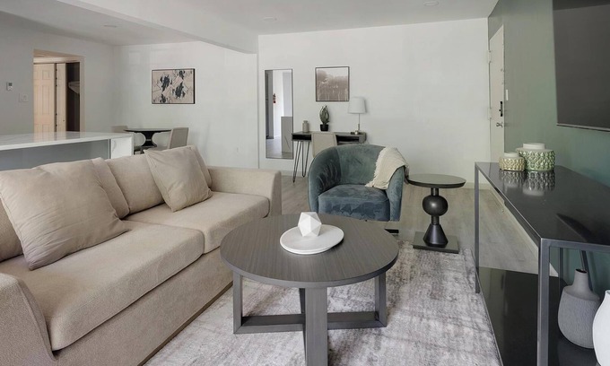 Greenbelt Apartment | Landing | Chic 1BD, Gym, Pool