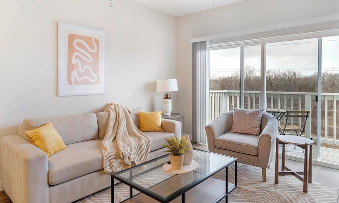 Willow Springs Apartment | Landing | Chic 1BD, Gym, Pool
