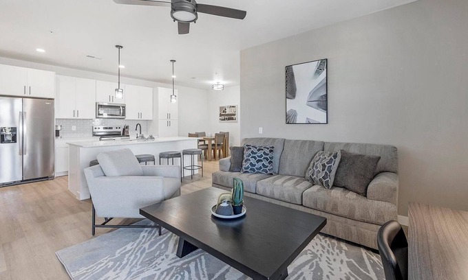 Casa Grande Apartment | Landing | Chic 2BD, Clubhouse, Gym