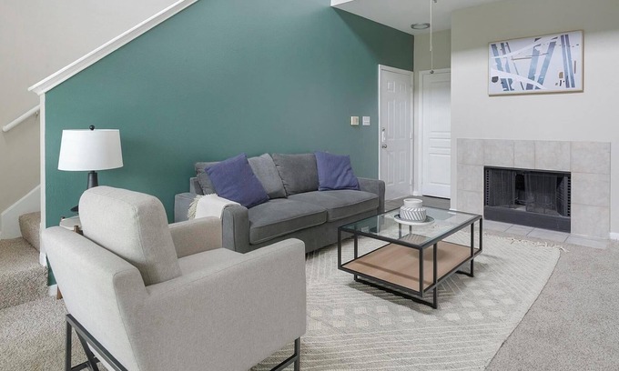 Briarforest Apartment | Landing | Chic 2BD, Gym, Pool