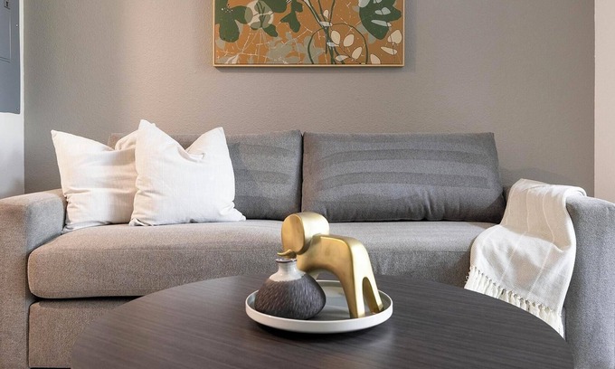 Tempe Apartment | Landing | Chic Studio, Game Room, Gym