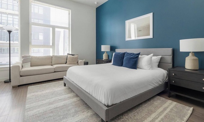River North Art District Apartment | Landing | Chic Studio, Gym, Clubhouse