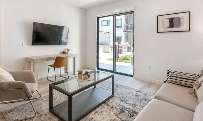Richmond Apartment | Landing | Incredible 1BD, Courtyard, Clubhouse