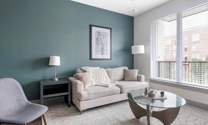 Houston Apartment | Landing | Incredible 2BD, Gym, Pool