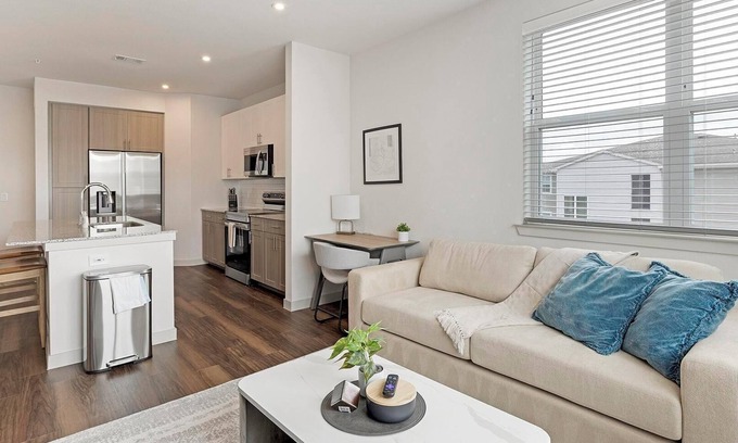Fate Apartment | Landing | Modern 1BD, Clubhouse, Gym