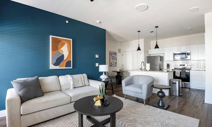 Venus Apartment | Landing | Modern 1BD, Gym, Pool