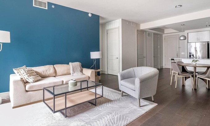 Houston Apartment | Landing | Modern 2BD, Pool, Gym