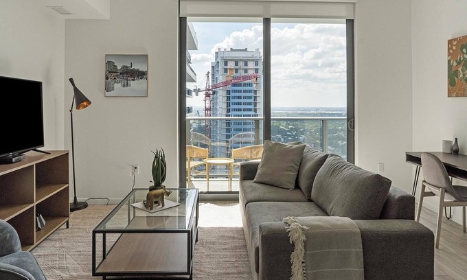 Riverwalk Fort Lauderdale Apartment | Landing | Spectacular 1BD, Gym, Game Room