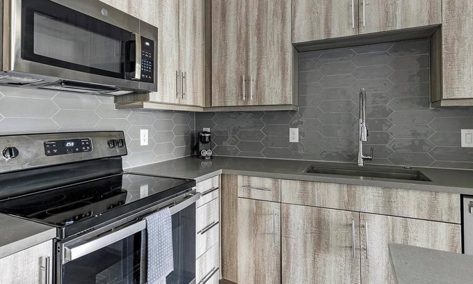 Montopolis Apartment | Landing | Spectacular 1BD, Gym, Courtyard