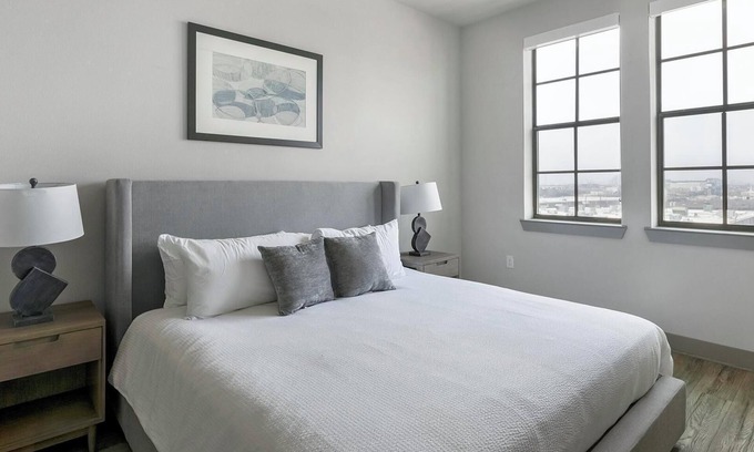 Washington Ave./ Memorial Park Apartment | Landing | Spectacular 1BD, Rooftop Lounge, Pool