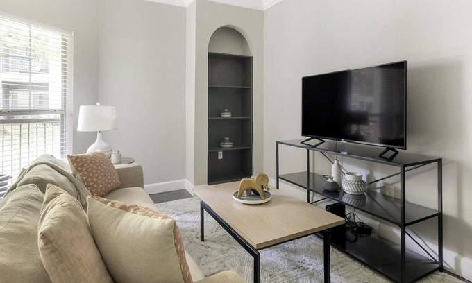 Richmond Apartment | Landing | Stunning 1BD, Clubhouse, Gym