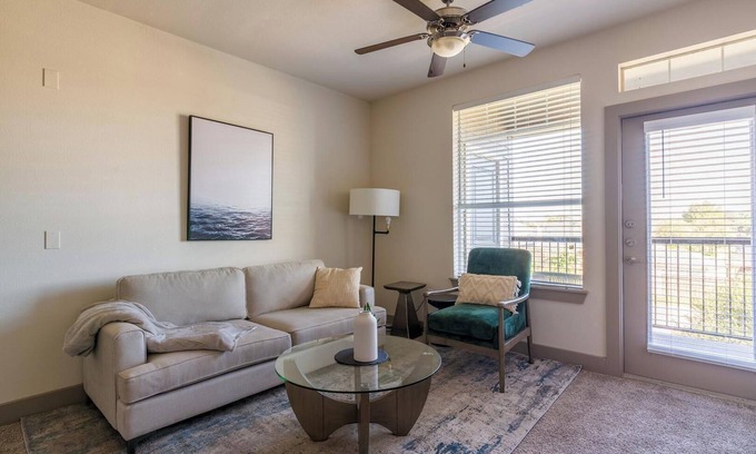 Spring Apartment | Landing | Stunning 1BD, Gym, Pool