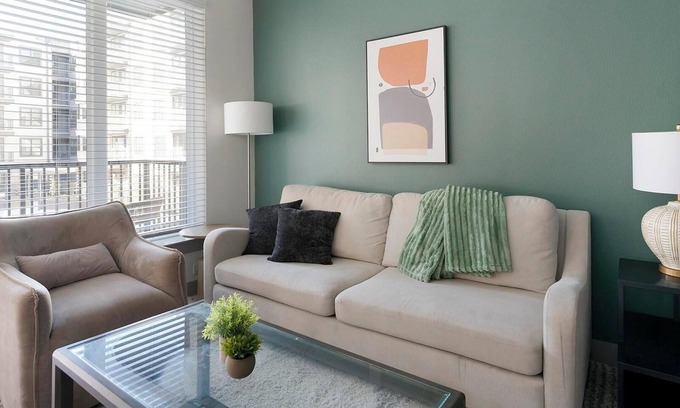 Houston Apartment | Landing | Stunning 1BD, Gym, Courtyard