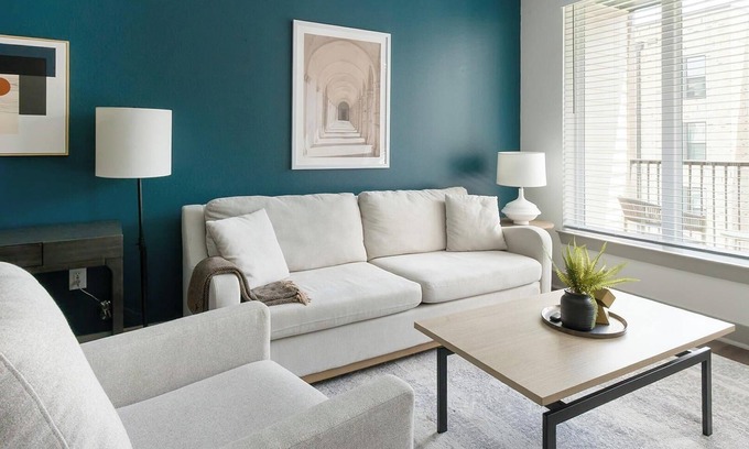 Houston Apartment | Landing | Stunning 1BD, Pool, Courtyard