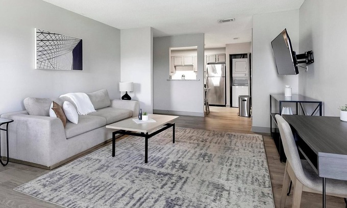 Huntsville Apartment | Landing | Stunning 1BD, Gym, Pool