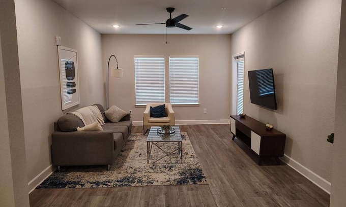 Newberry Apartment | Landing | Stunning 2BD, Pool, Gym