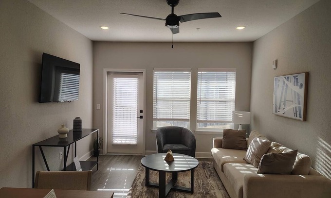 Newberry Apartment | Landing | Stylish 1BD, Pool, Gym